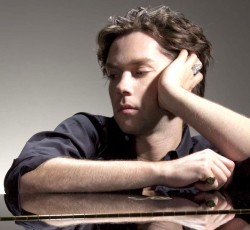 Aκούστε το "Hallelujah" από τον Rufus Wainwright και 1.500 φωνές!