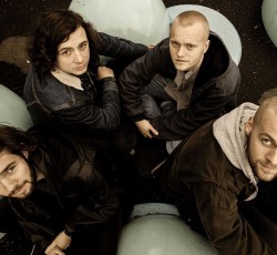 Ακούστε σε πρώτη μετάδοση ένα νέο τραγούδι από τους Shaman Elephant 