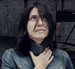 Η Sharon Van Etten υπογράφει το soundtrack του "Strange Weather"