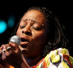 Ο καρκίνος «νίκησε» και την Sharon Jones 