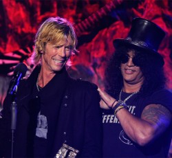 Ο Duff McKagan και το διαζύγιο του Slash επανένωσαν τους GN'R 