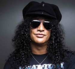 «O Slash ηχογραφεί νέο υλικό για τους Guns N' Roses» 