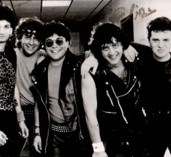 «Εφυγε» ο Ντίνος Κωστάκης, ο πρώτος τραγουδιστής των Spitfire 