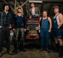 Δείτε την hillbilly εκδοχή του "Aces High" των Iron Maiden (video) 