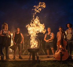 Οι Steve 'N' Seagulls και το βουκολικό "Aces High" των Iron Maiden (video)