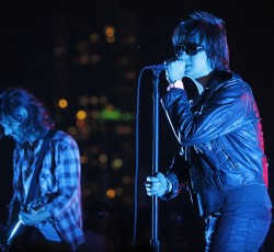 Οι Strokes διασκευάζουν Clash 