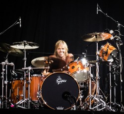 Ο Taylor Hawkins των Foo Fighters έκανε «διάφορα» όταν ήταν πιωμένος