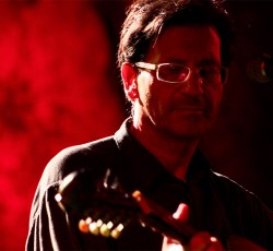 Ο Θανάσης Παπακωνσταντίνου σε Αθήνα, Θεσσαλονίκη και Λάρισα. Κερδίστε προσκλήσεις! 