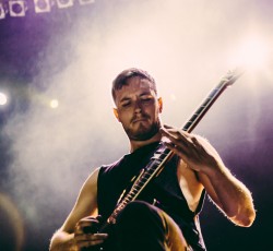 «Εφυγε» στα 28 του ο κιθαρίστας των Architects 