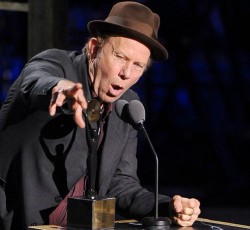Ο Tom Waits στα δικαστήρια για παράσταση τσίρκου