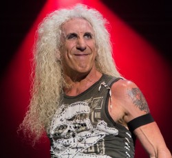 Dee Snider: «Μία φορά έχω πετάξει δίσκο στα σκουπίδια. Ήταν χυδαίος και αηδιαστικός!» 