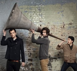 Φήμες για νέο συμβόλαιο και δίσκο από τους Vampire Weekend 