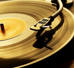 Αγοράζουν βινύλια αλλά δεν τα ακούνε! 