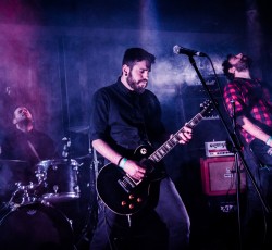 Εξώφυλλο και tracklist του ντεμπούτου των Void Droid 