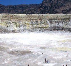 634 λεπτά μουσικού αυτοσχεδιασμού μέσα στο ηφαίστειο της Νισύρου 