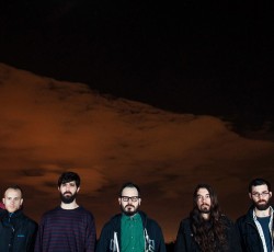 Οι we.own.the.sky παρουσιάζουν το "Earths Collide" ζωντανά στην Αθήνα 