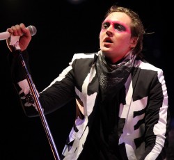 Win Butler: «Να πάει να γαμ… η BP» 