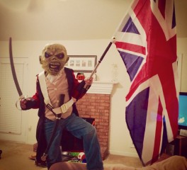 Μικρά παιδιά ντύνονται σαν διάσημοι rock stars