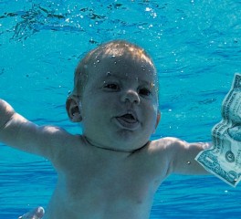 Το μωρό των Nirvana κάνει την ίδια φωτογράφιση 25 χρόνια μετά