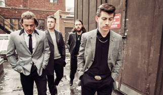Οι Arctic Monkeys συναντιούνται στο Sheffield με τις φήμες για νέο δίσκο να φουντώνουν