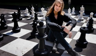 Λεξικά, σημειώσεις, τόνοι sci-fi και στο βάθος ο νέος δίσκος των Ayreon