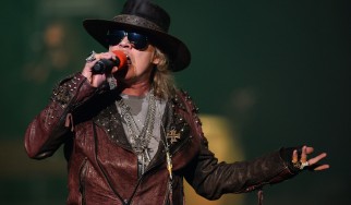 Ο Axl Rose κάνει ενέργειες για να εξαφανιστεί «εκείνη η φωτογραφία του που είναι χοντρός»