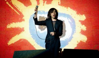 Στο νοσοκομείο ο Bobby Gillespie λόγω πτώσης από τη σκηνή