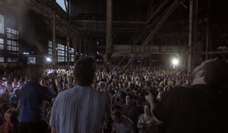 Χορωδία 1500 ατόμων διασκευάζει επικά Leonard Cohen (video)