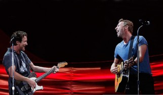 Eddie Vedder και Chris Martin μαζί στη σκηνή