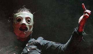 Ο Corey Taylor συνεχίζει να μη «μασάει» με τα κινητά των οπαδών στις συναυλίες
