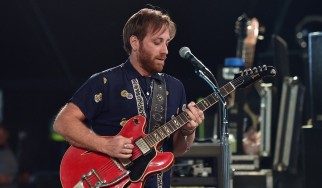 O frontman των Black Keys, Dan Auerbach live με τους Pretenders (video)