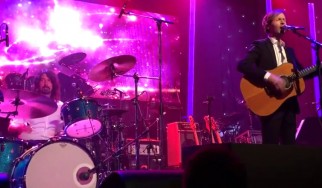 Μέλη των Nirvana διασκευάζουν Bowie μαζί με τον Beck 