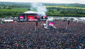 Τεράστια αγάλματα του Lemmy, του Gene Simmons και του Alice Cooper στο Download