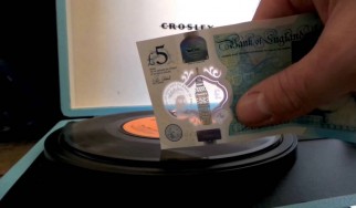 Με 5 λίρες παίζεις …βινύλια