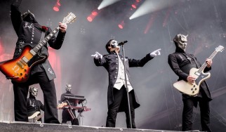 Ghost: Δείτε τους να παίζουν ζωντανά το νέο "Square Hammer" (video)