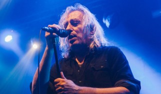 Aκούστε το "Μόνο Από Τη Λύπη Σου" του Γιάννη Αγγελάκα και των 100ºC