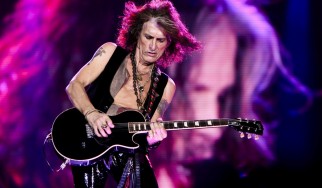 Ο Joe Perry καταρρέει επί σκηνής σε συναυλία των Hollywood Vampires