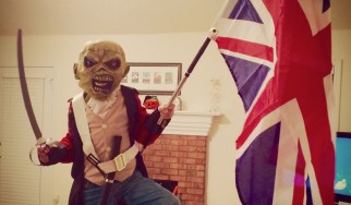 Μικρά παιδιά ντύνονται σαν διάσημοι rock stars