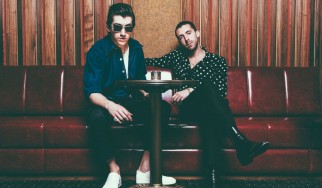 Οι The Last Shadow Puppets διασκευάζουν Leonard Cohen (video)