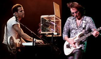 Ο Steve Vai σολάρει στο νέο τραγούδι των M83