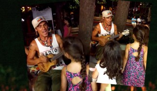 Ο Manu Chao τραγουδά σε παιδάκια στο Παγκράτι!