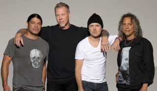 Οι Metallica τραγουδούν το "Enter Sandman" σε super market