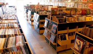 Το 2016 είναι η χειρότερη χρονιά για τις πωλήσεις δίσκων