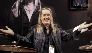 Nicko McBrain: «Κοίτα που βρίσκομαι σήμερα. Aντε και γ...σου» (video)