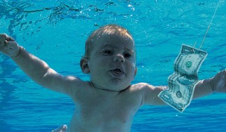 Το μωρό των Nirvana κάνει την ίδια φωτογράφιση 25 χρόνια μετά