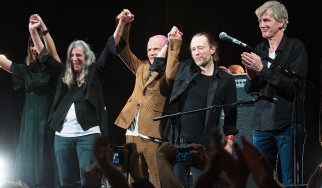 Thom Yorke, Patti Smith και Flea μαζί σε νέο live δίσκο