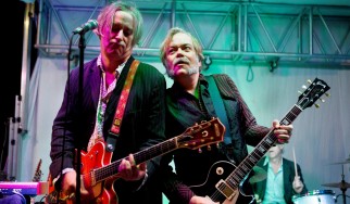 Η νέα μπάντα με μέλη Sleater-Kinney και R.E.M. κάνει anti-Trump ντεμπούτο
