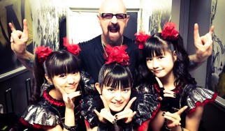 Ο Rob Halford μαζί με τις Babymetal στη σκηνή (video)