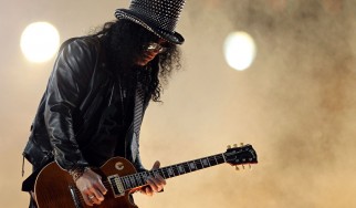 Slash: «Ακόμα δεν έχω πιστέψει την επανένωση των Guns N’ Roses»