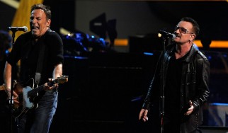 Ο Bruce Springsteen και ο Bono ερμηνεύουν το "Because The Night" (video)